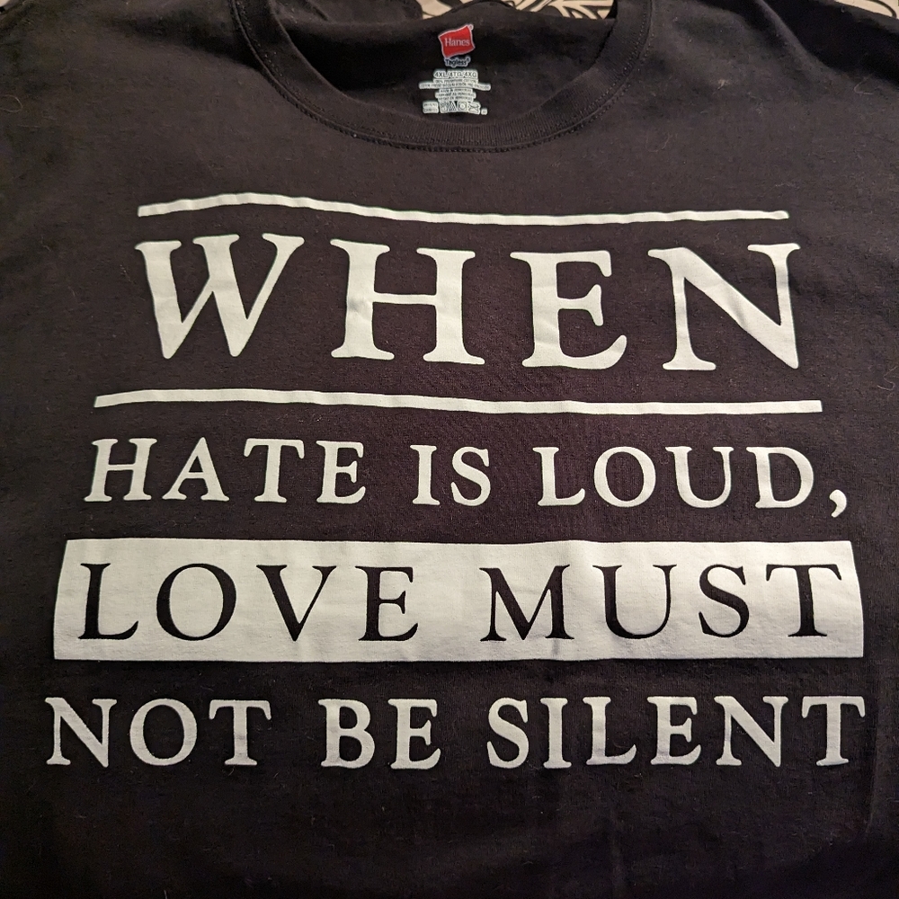 Black short sleeve tee